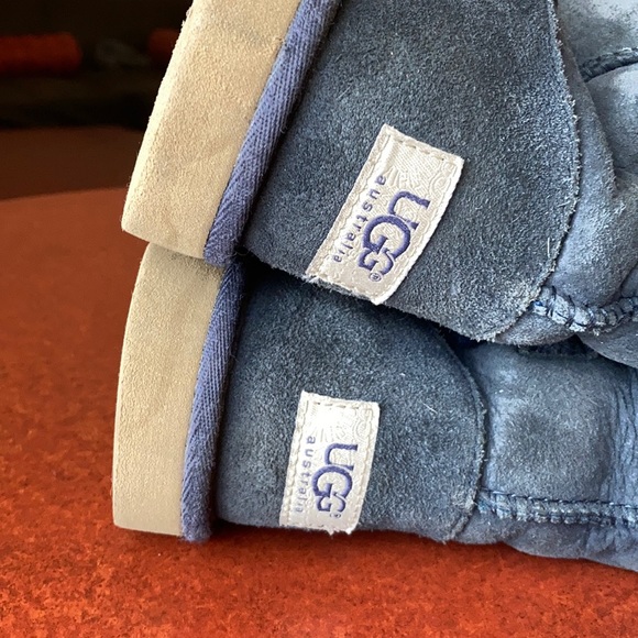 UGG Bailey Suede Button Triplet Big Kid size 4 - Picture 3 of 16